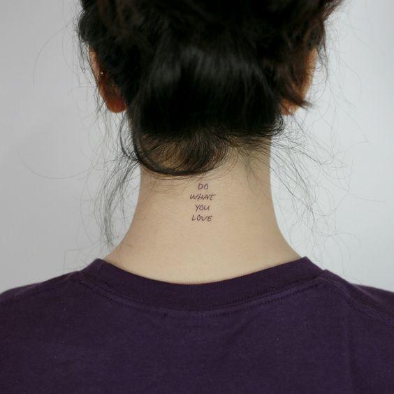 Imagem mostra tatuagem na nuca