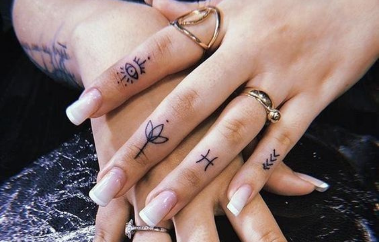 Imagem mostra tatuagem no dedo