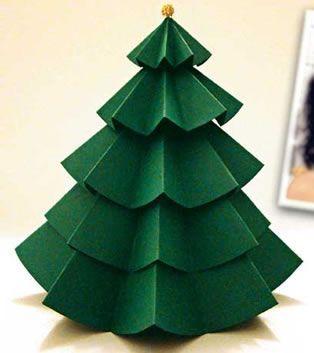 Imagem mostra árvore de Natal de papel