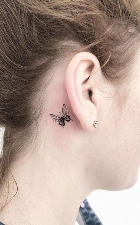 Tatuagem atrás da orelha delicada