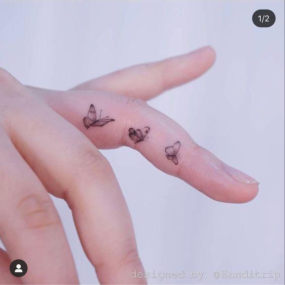Imagem mostra tattoo de borboleta