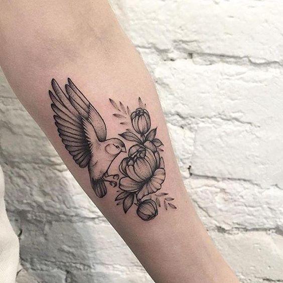 Imagem mostra tatuagem no braço