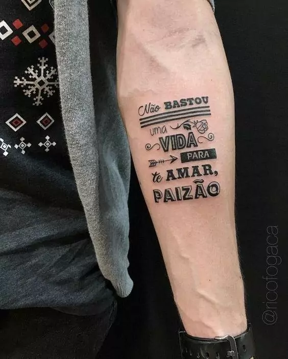 Imagem mostra tattoo de família