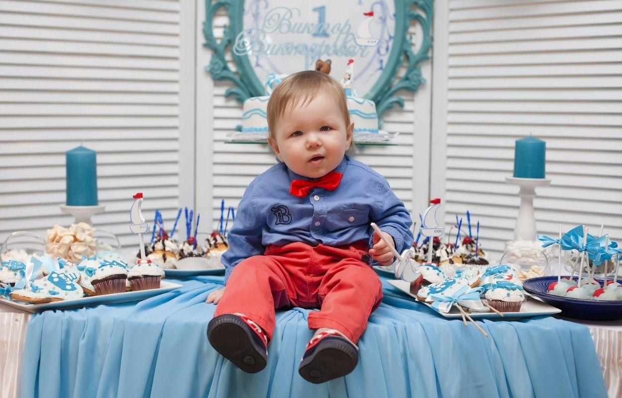 Imagem mostra festa de aniversário de criança