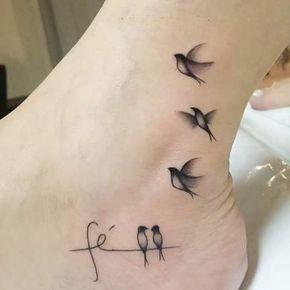 Imagem mostra tatuagem de pássaro 