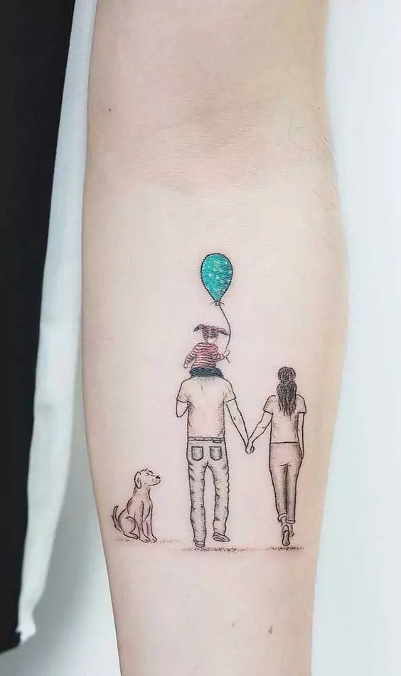 Imagem mostra tattoo de família