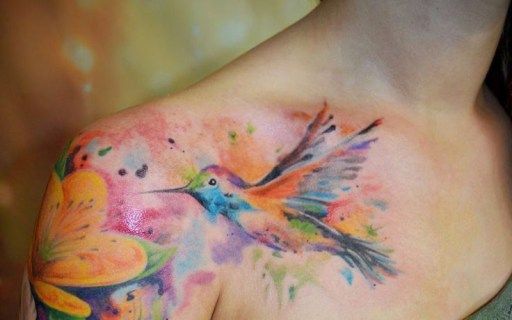 Imagem mostra tattoo no ombro