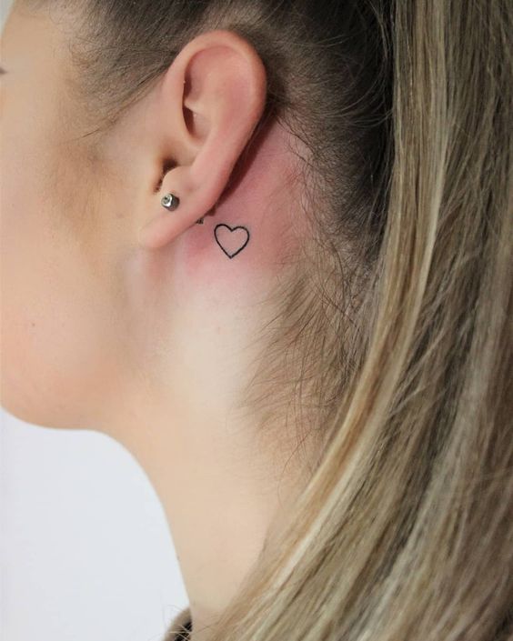 Imagem mostra tatuagem de coração