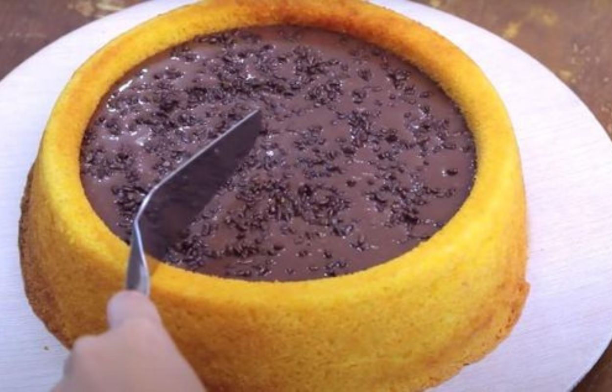 Imagem mostra bolo piscina