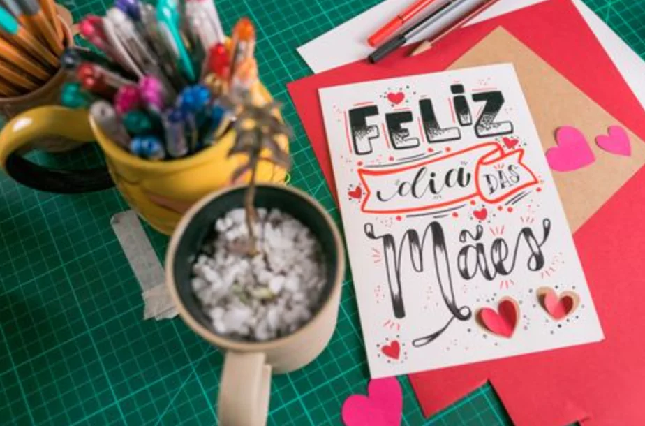 imagem ilustra cartão para Dia das Mães