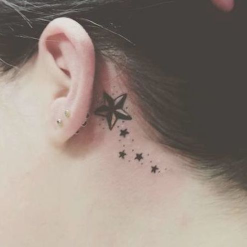 Imagem mostra tatuagem de estrela