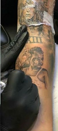 Imagem mostra tattoos de Bruno Gagliasso - tatuagem dos famosos