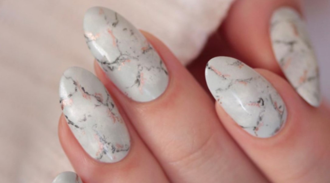 Unhas marmorizadas