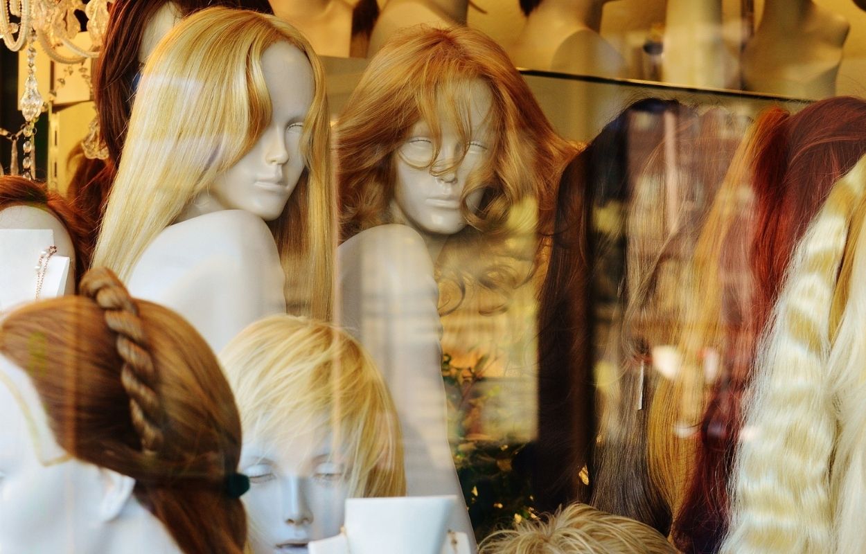 Imagem mostra perucas variadas - lace wig