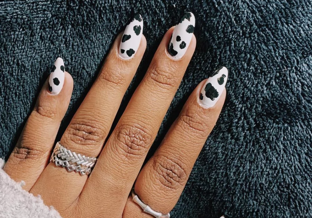 imagem mostra unhas de vaquinha