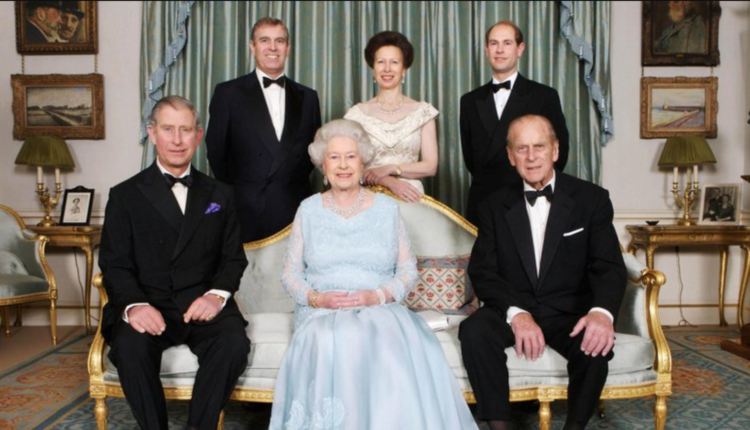 rainha Elizabeth e filhos