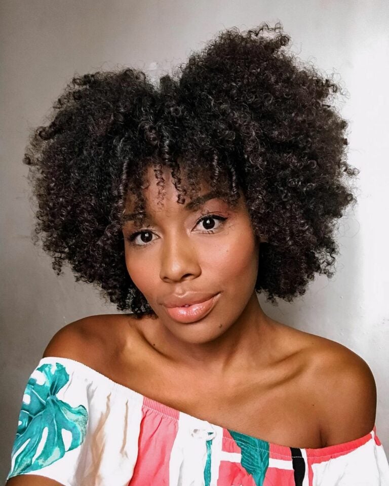 30 penteados para cabelo crespo curto para festas ou dia a dia