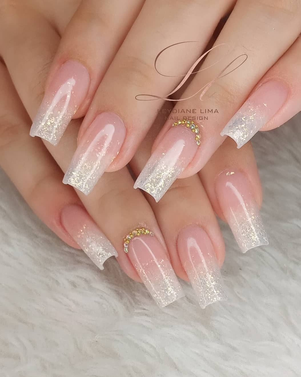 Unhas brancas com glitter: 35 fotos + tutoriais para brilhar