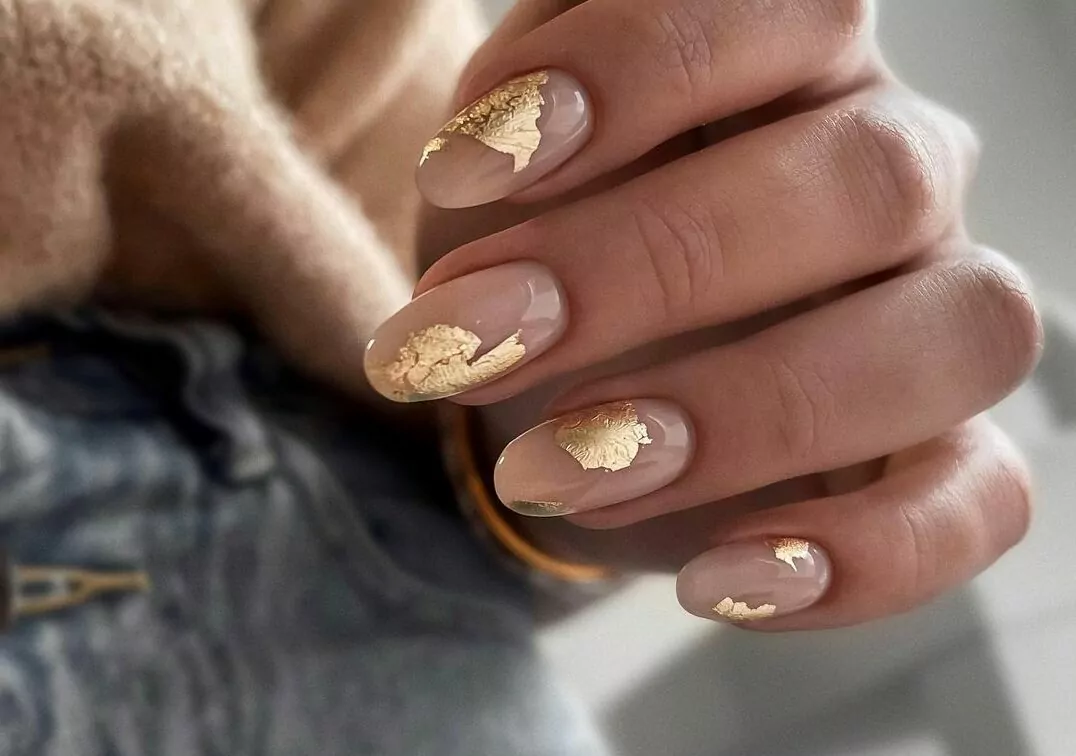unhas douradas