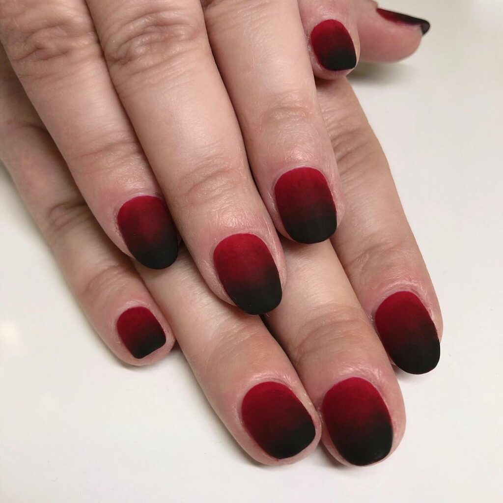 unhas vermelhas com preto 5