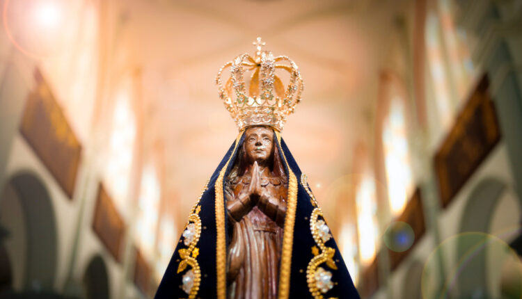 Imagem de Nossa Senhora Aparecida na basílica mariana