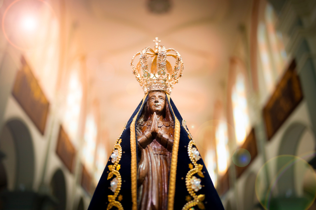 Imagem de Nossa Senhora Aparecida na basílica mariana