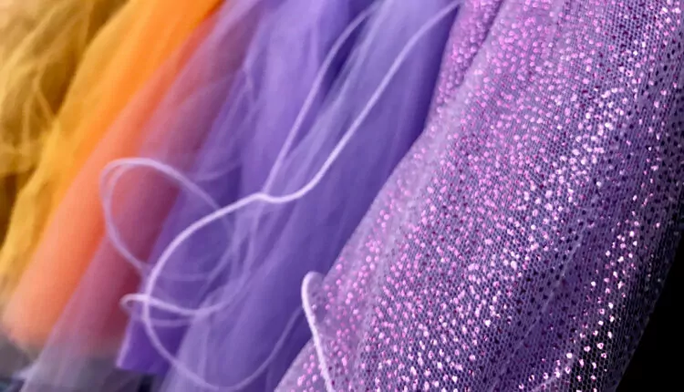 Vários tipo de saia de tule em tons de cores diferentes