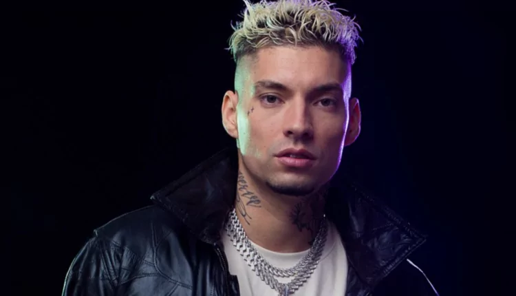 imagem mostra o rapper Filipe Ret