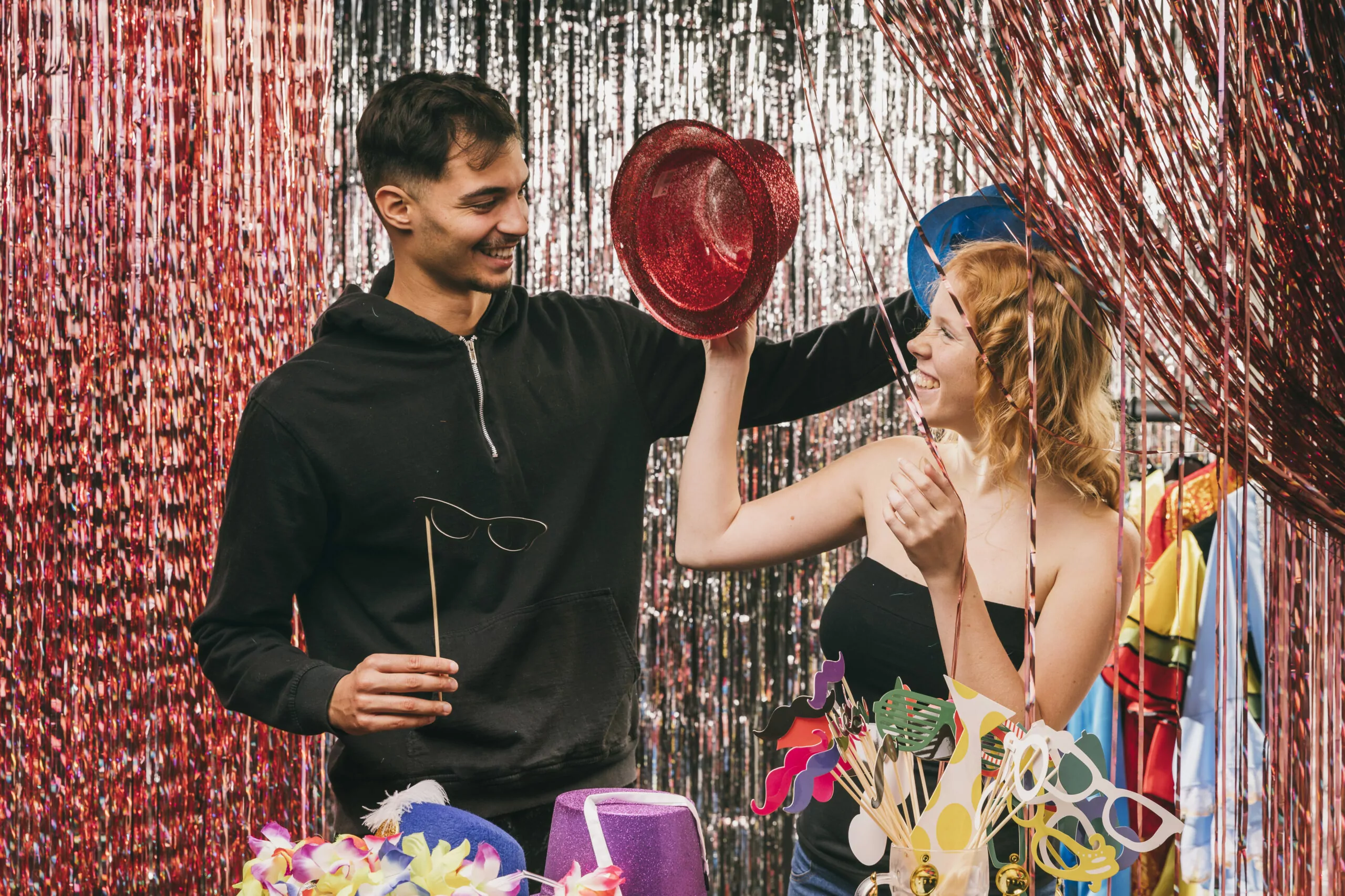 20 ideias criativas de fantasias de casal para celebrar o